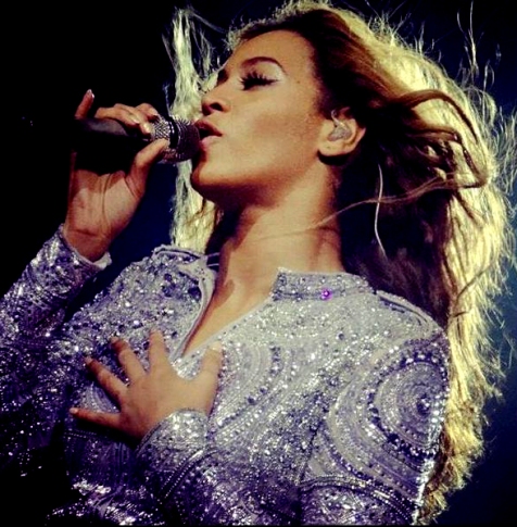 Beyoncé_Knowles_performing_London_1